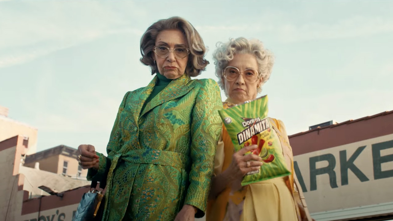 Anuncio de Doritos para la Supe Bowl: "Dina & Mita"