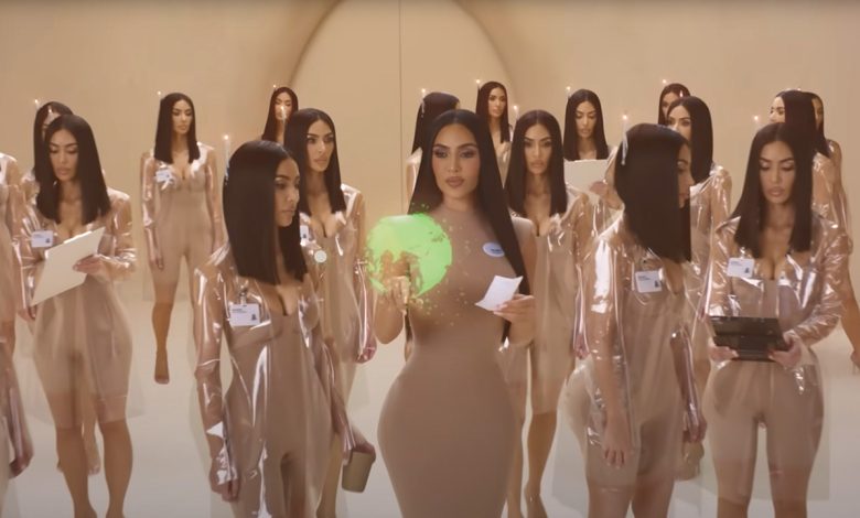 Anuncio de Skims | Clones de Kim Kardashian